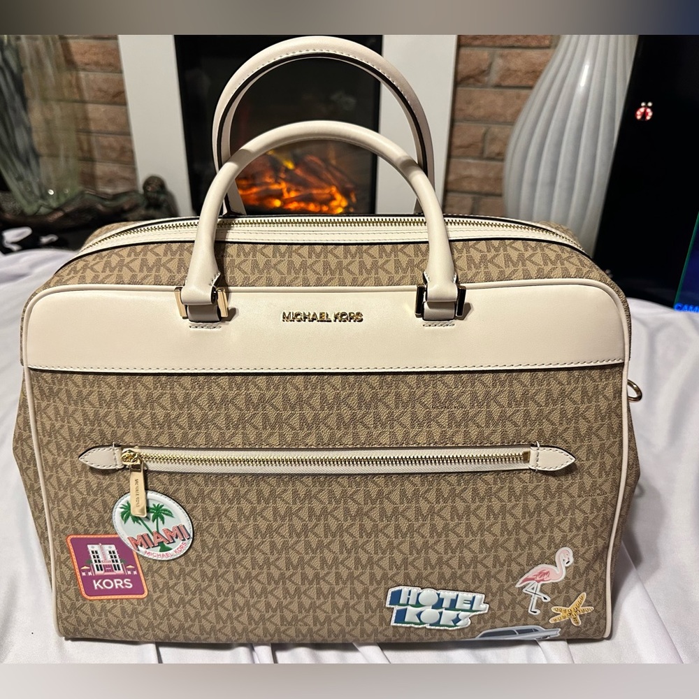 Michael Kors NWT large weekend travel bag. Beautiful Miami style bag so cute